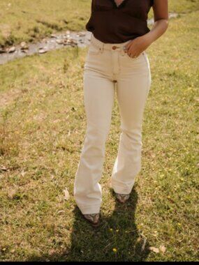 THE BUCKLE WRANGLER HIGH RISE TROUSER CUFF JEANS VANILLA CREAM NWT 3/4